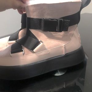 Winter boots, Uggs,size 6,light pink